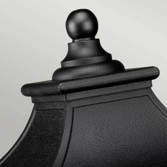 Quoizel Grindstolpslykta <strong>Bedford</strong>  Svart