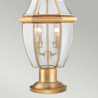 Quoizel Grindstolpslykta <strong>Newbury</strong>  Guld