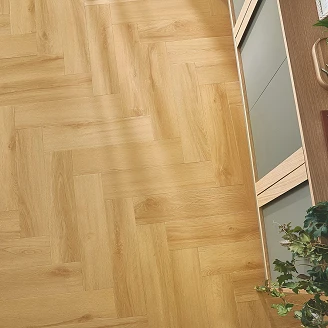 Arbiton Vinylgolv <strong>Amaron Herringbone</strong>  Virgin Oak-Trästruktur 14.8x59 cm